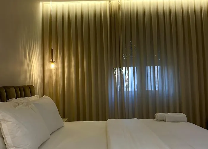 Perfect Location, Calm, Private דירה