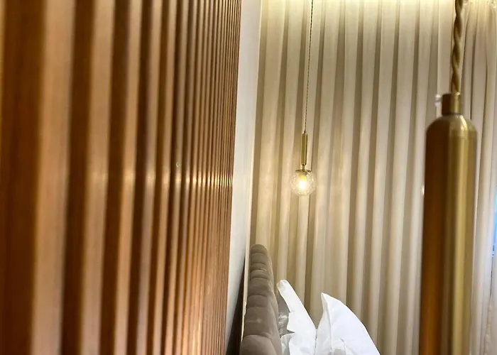 Perfect Location, Calm, Private דירה *